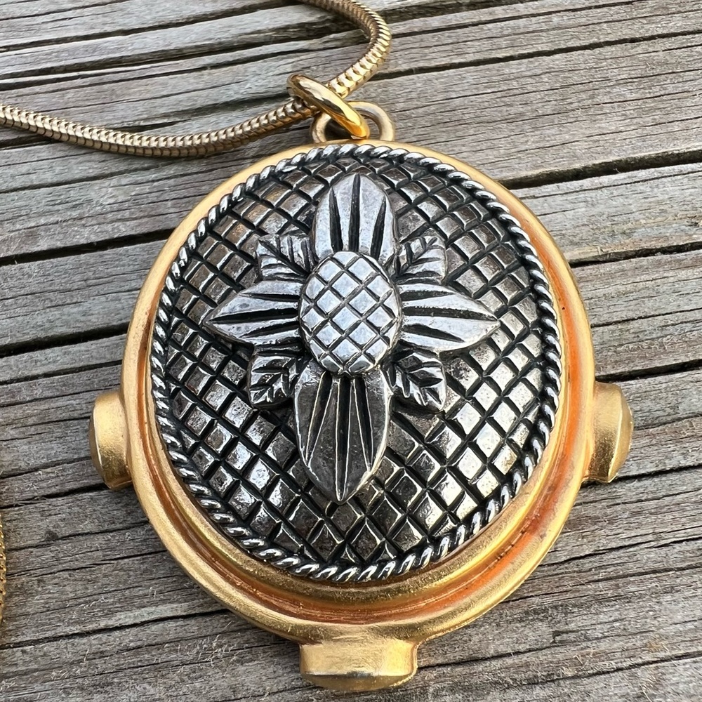 Vintage Linda Levinson 34” GoldTone and Silver Pendant Necklace